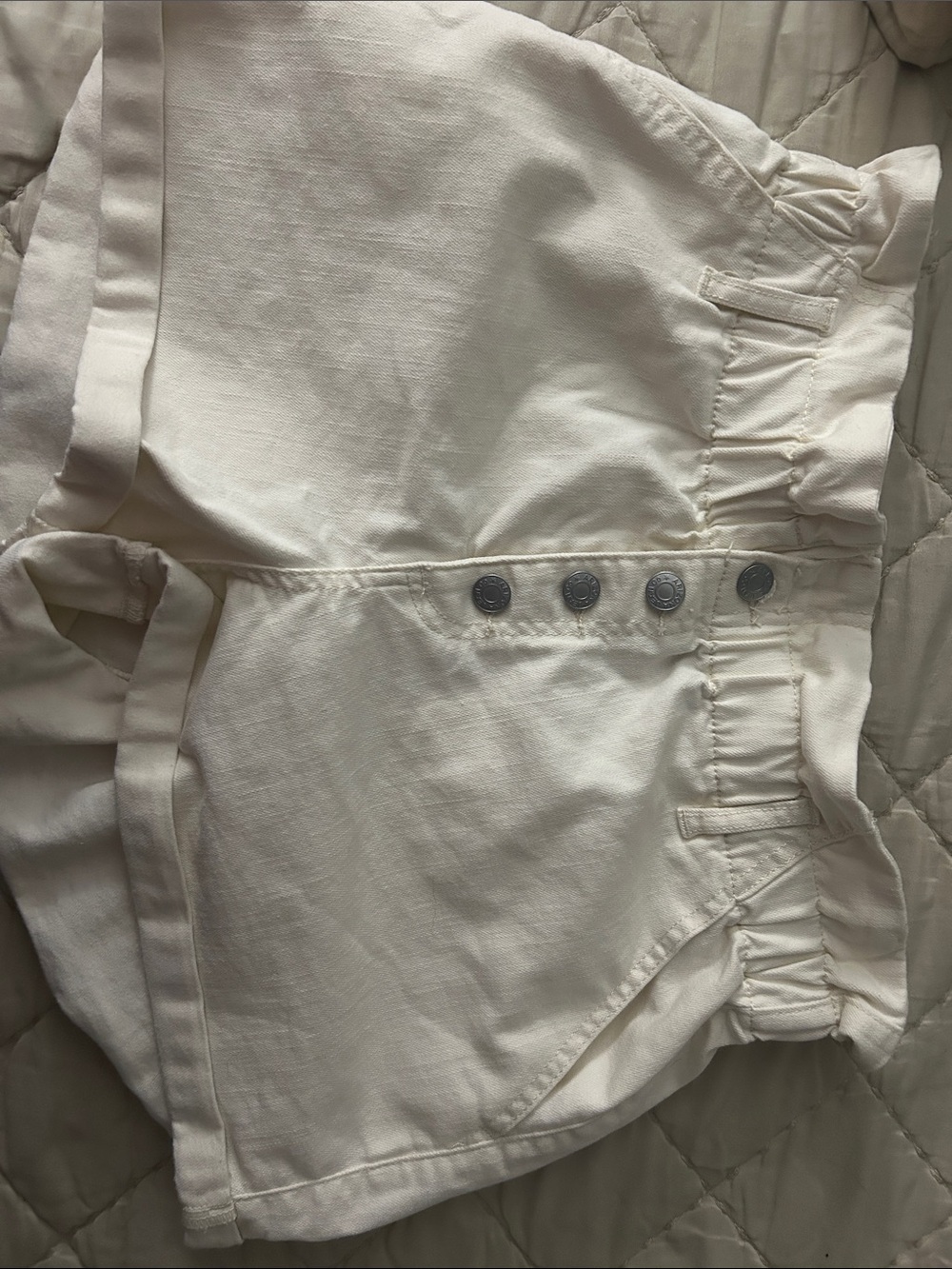 Arizona Jean Company Cream High-Waist Button-Front Shorts size 13